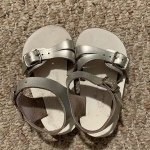 Toddler size 4 sandals